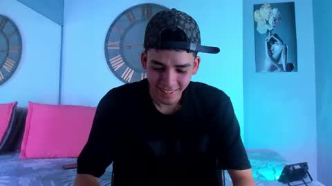 Snapshot of mike_0233 chatting on December 2024 04:06:01 AM Mike 0233 online show from December 2024 04:06:01 AM