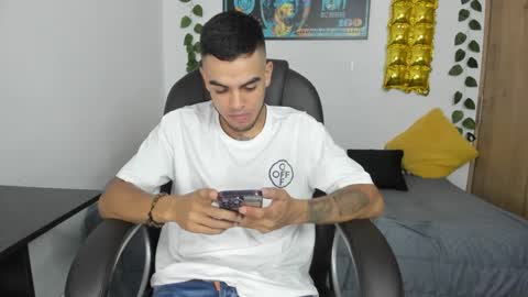 Snapshot of mikee_scooth chatting on December 2024 08:33:01 PM mikee_scooth online show from December 2024 08:33:01 PM