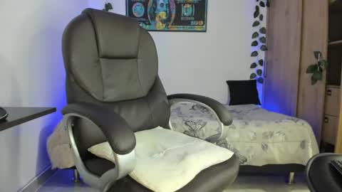 Snapshot of mikee_scooth chatting on February 2025 08:19:02 AM mikee_scooth online show from February 2025 08:19:02 AM