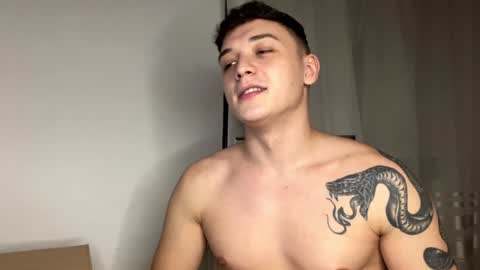 Snapshot of mikelaur chatting on December 2024 07:08:02 PM MikeLaur online show from December 2024 07:08:02 PM