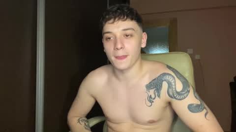 Snapshot of mikelaur chatting on February 2025 06:42:01 PM MikeLaur online show from February 2025 06:42:01 PM