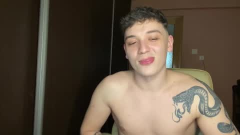 Snapshot of mikelaur chatting on February 2025 08:11:01 PM MikeLaur online show from February 2025 08:11:01 PM