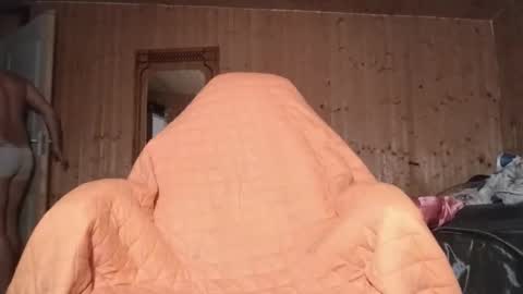 Snapshot of mikelaur chatting on September 2025 06:41:02 PM MikeLaur online show from September 2025 06:41:02 PM