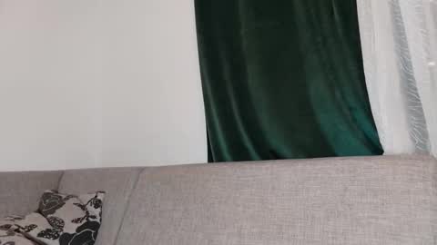 Snapshot of mikelaur chatting on September 2025 09:28:02 PM MikeLaur online show from September 2025 09:28:02 PM