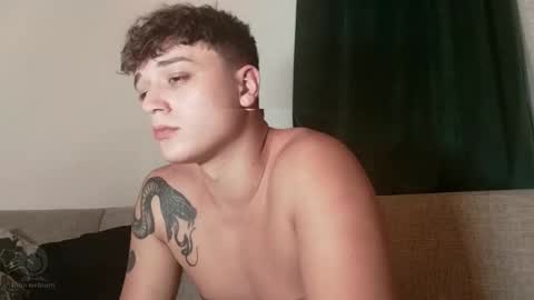 Snapshot of mikelaur chatting on September 2025 06:44:02 PM MikeLaur online show from September 2025 06:44:02 PM