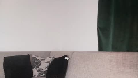 Snapshot of mikelaur chatting on September 2025 06:00:01 PM MikeLaur online show from September 2025 06:00:01 PM