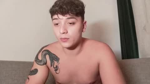 Snapshot of mikelaur chatting on October 2025 07:37:01 PM MikeLaur online show from October 2025 07:37:01 PM