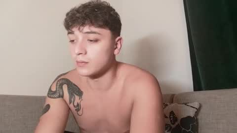 Snapshot of mikelaur chatting on November 2025 07:38:01 PM MikeLaur online show from November 2025 07:38:01 PM