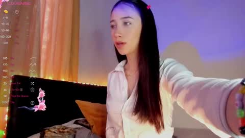Snapshot of mikeyvioleta chatting on January 2025 06:35:01 PM VIOLETAMIKE online show from January 2025 06:35:01 PM