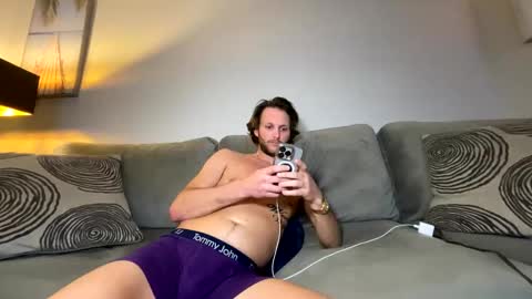 Snapshot of mikeywhite123 chatting on February 2025 04:58:02 AM mikeywhite123 online show from February 2025 04:58:02 AM