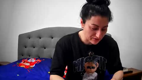 Mikyloveu online show from April 2026 03:10:02 PM