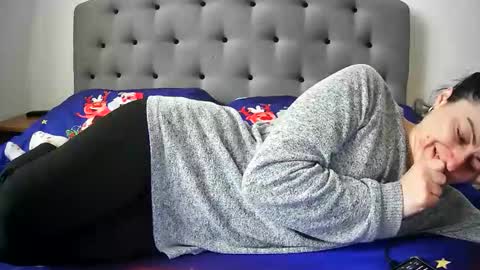 Mikyloveu online show from April 2026 02:47:02 PM