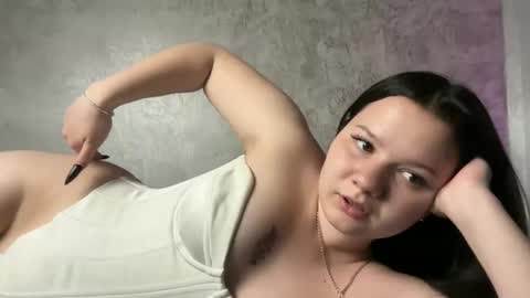 Snapshot of mila_bloom chatting on June 2026 04:55:01 PM Mila online show from June 2026 04:55:01 PM