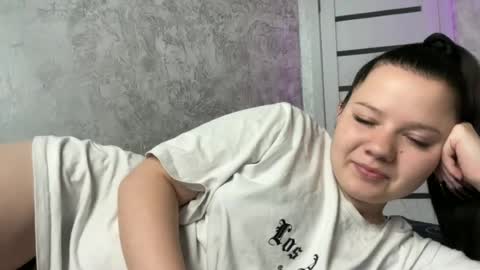 Snapshot of mila_bloom chatting on June 2026 02:59:02 PM Mila online show from June 2026 02:59:02 PM
