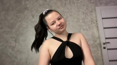 Snapshot of mila_bloom chatting on August 2026 08:11:01 PM Mila online show from August 2026 08:11:01 PM