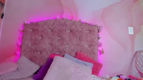 mila_grace_ online show from October 2025 06:41:01 PM