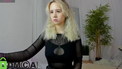 Snapshot of mila_kinor chatting on September 2025 12:26:01 AM mila_kinor online show from September 2025 12:26:01 AM