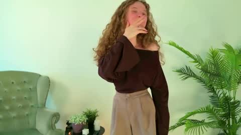 Snapshot of mila_stain chatting on May 2026 08:44:01 AM Mila online show from May 2026 08:44:01 AM