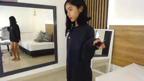 Snapshot of milaa_star chatting on April 2026 04:05:02 AM milaa_star online show from April 2026 04:05:02 AM
