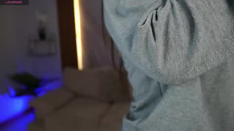 milacrave online show from December 2025 11:48:01 AM