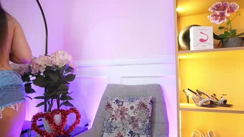 milacrave online show from February 2026 11:39:01 AM