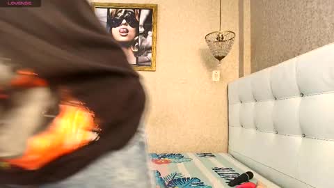 miladiosa online show from December 2025 12:11:02 PM