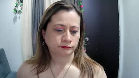 milagros_latin online show from October 2025 05:46:01 PM
