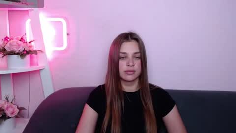 Snapshot of milanaangelas chatting on June 2026 04:54:01 PM milanaangelas online show from June 2026 04:54:01 PM