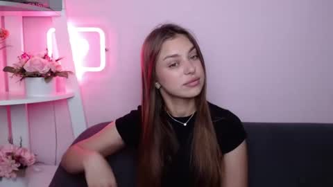 Snapshot of milanaangelas chatting on June 2026 04:56:01 AM milanaangelas online show from June 2026 04:56:01 AM