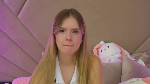 MilanaBalmain online show from November 2025 04:18:01 PM