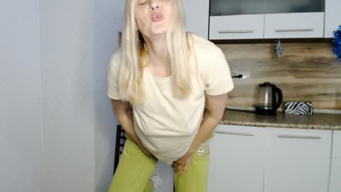 Milena online show from January 2025 12:41:02 PM