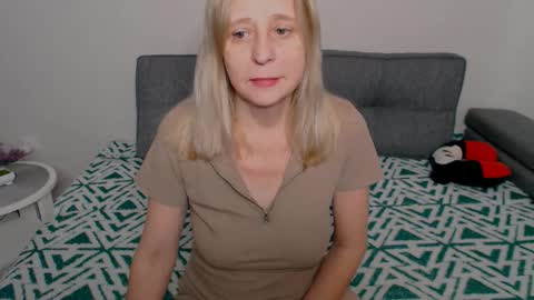 Milena online show from December 2025 07:25:01 AM