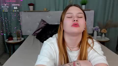 Snapshot of milanaxhoney chatting on February 2026 02:01:02 AM milanaxhoney online show from February 2026 02:01:02 AM