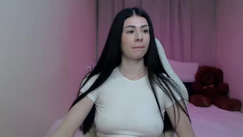 Snapshot of milasecretsss chatting on April 2026 07:01:01 AM milasecretsss online show from April 2026 07:01:01 AM
