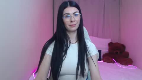 Snapshot of milasecretsss chatting on May 2026 07:25:01 AM milasecretsss online show from May 2026 07:25:01 AM