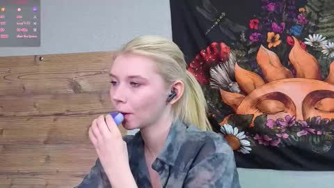 Mila online show from October 2025 03:57:01 AM