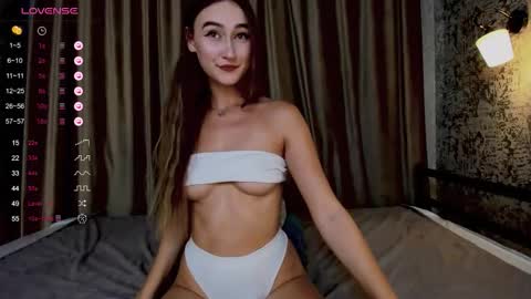 Mia online show from September 2025 09:31:02 AM