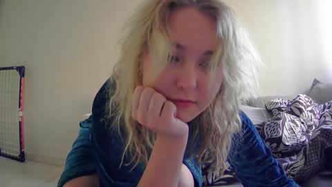 Milena new nonude shy blonde natural online show from November 2025 12:27:02 PM