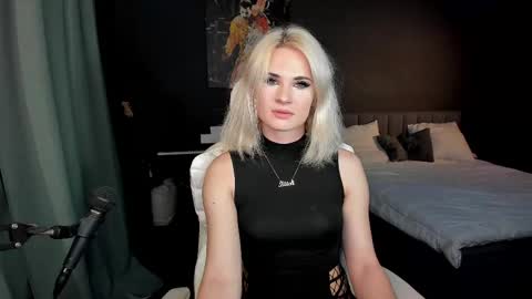 Snapshot of milena_marshmallows chatting on March 2025 05:04:01 PM Milena online show from March 2025 05:04:01 PM