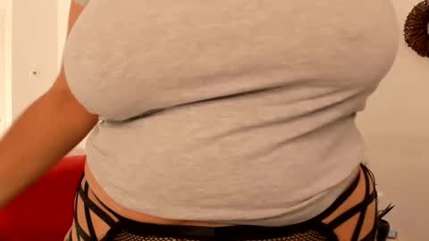 MilfElla online show from November 2025 09:23:01 AM