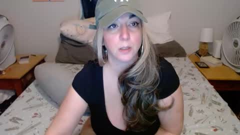 Snapshot of milfmonee chatting on January 2026 12:37:01 AM MILF Monee online show from January 2026 12:37:01 AM