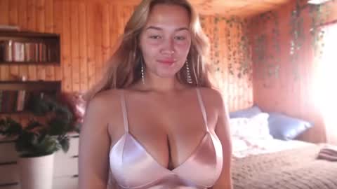 Snapshot of milk_bunny_ chatting on July 2026 11:12:01 AM milk_bunny_ online show from July 2026 11:12:01 AM