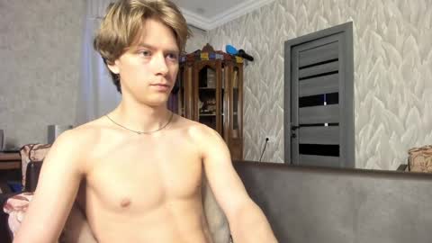Snapshot of milkiwy chatting on June 2026 02:07:01 AM Isaac online show from June 2026 02:07:01 AM