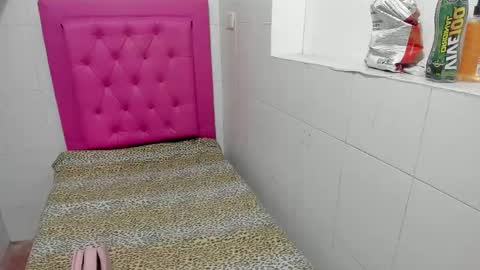 milkyway_18 online show from November 2025 01:37:02 PM