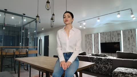 milla bella online show from March 2026 08:59:01 PM