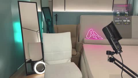 Mila online show from December 2024 07:00:02 PM