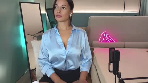 Mila online show from February 2025 05:11:02 PM