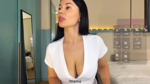 Mila online show from November 2025 06:52:02 PM