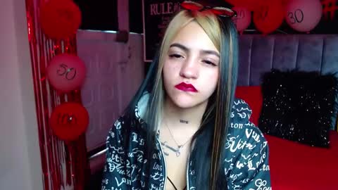 Snapshot of millacounisslosexanal chatting on February 2025 01:39:02 PM Violeta online show from February 2025 01:39:02 PM