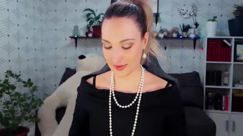 MillaXQueen online show from January 2026 04:00:01 PM